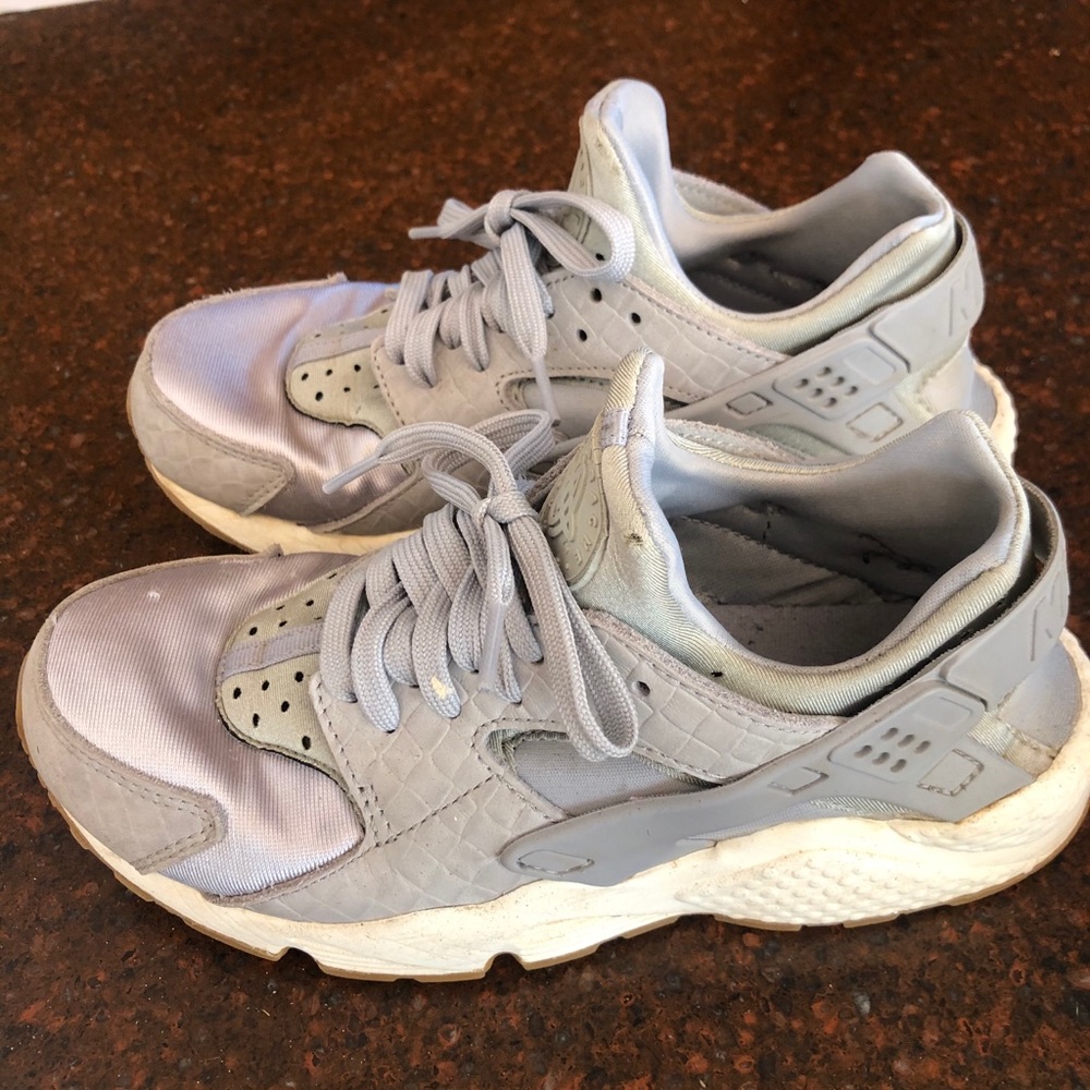Silver Nike Huarache Women’s